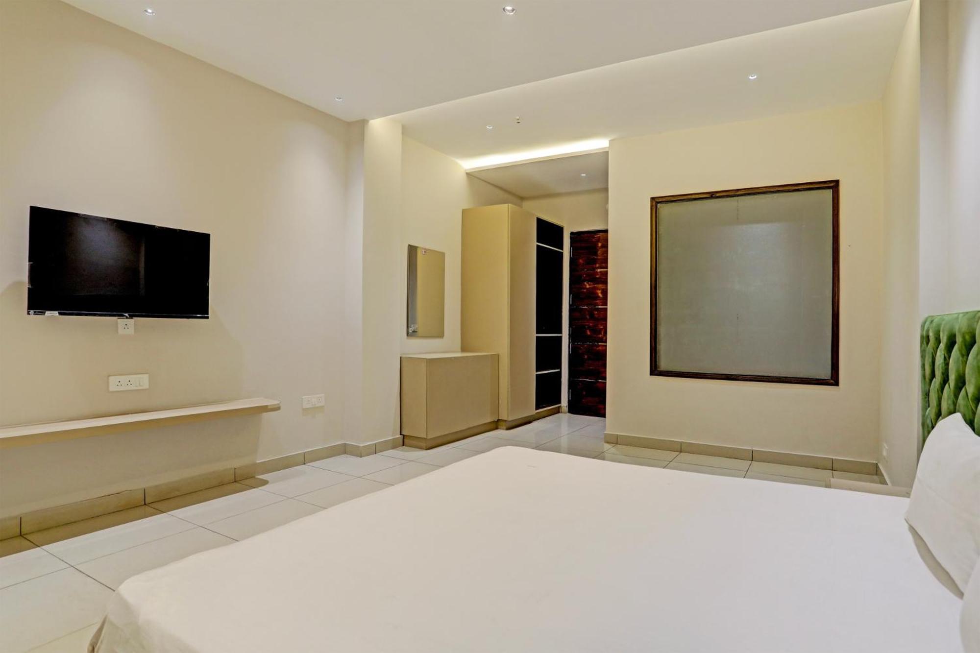 Hotel O Miraas Hotel And Banquet Hall ลูดิฮานา ภายนอก รูปภาพ