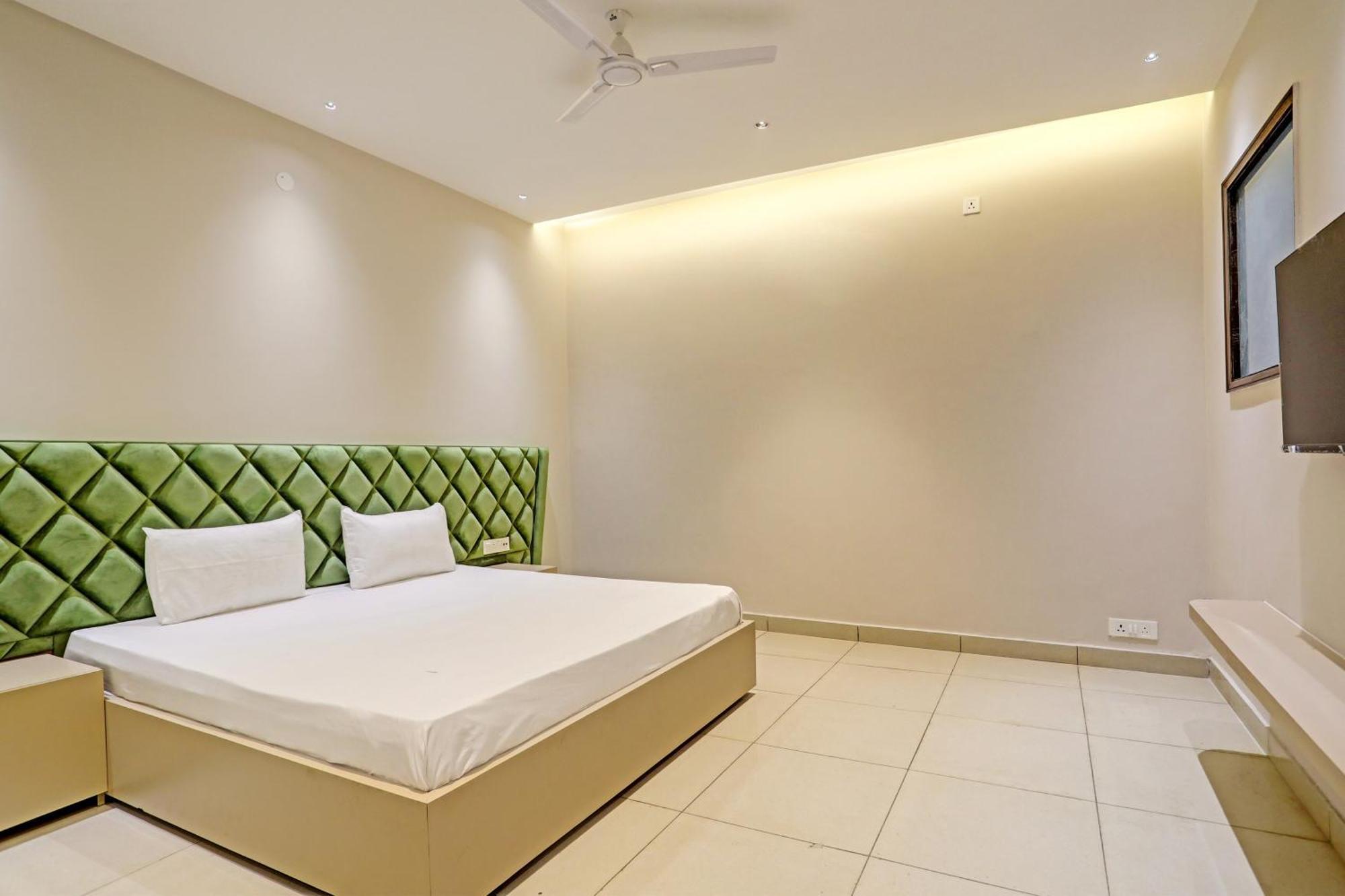 Hotel O Miraas Hotel And Banquet Hall ลูดิฮานา ภายนอก รูปภาพ