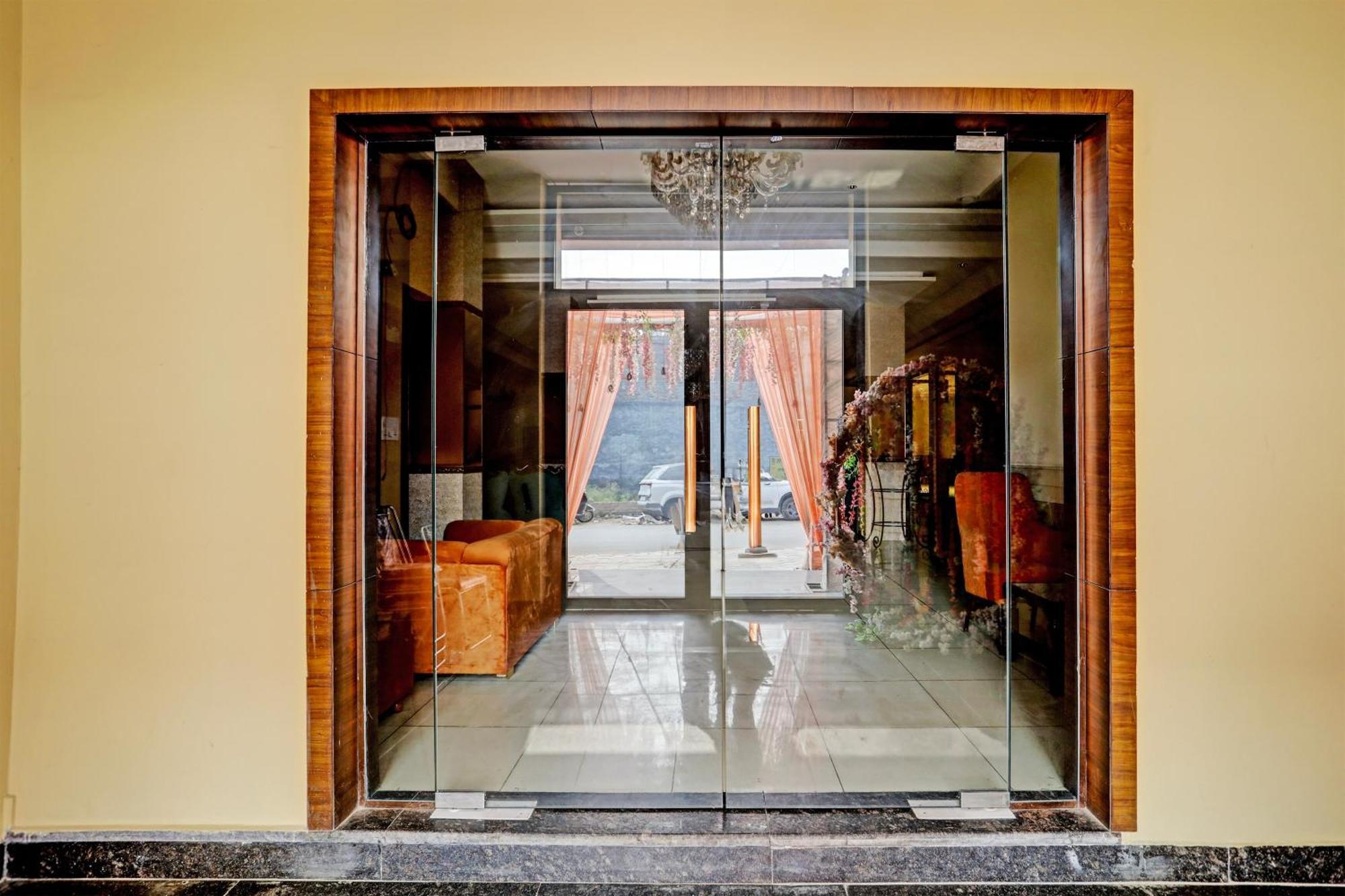 Hotel O Miraas Hotel And Banquet Hall ลูดิฮานา ภายนอก รูปภาพ